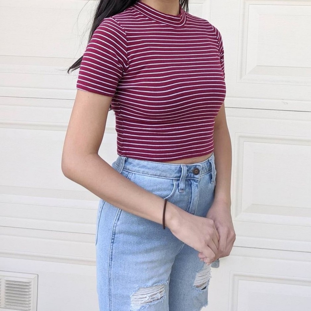 AUTUMN MOCK NECK CROP TOP